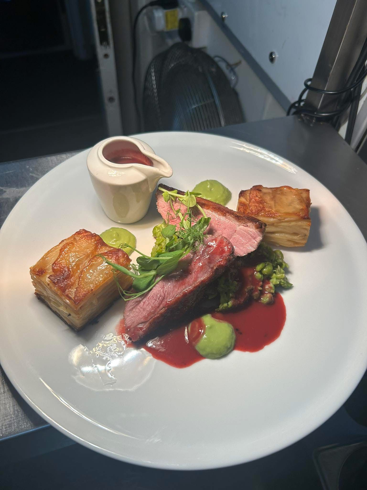 Filet de Veau, Sauce Vin Rouge